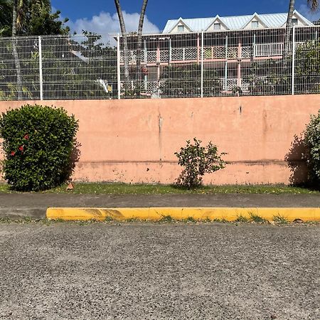 Appartement Piscine Proche Plage Sainte-Anne Esterno foto