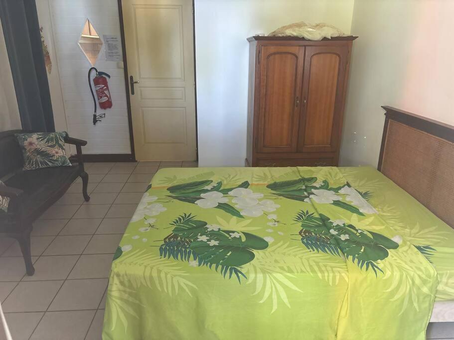 Appartement Piscine Proche Plage Sainte-Anne Esterno foto