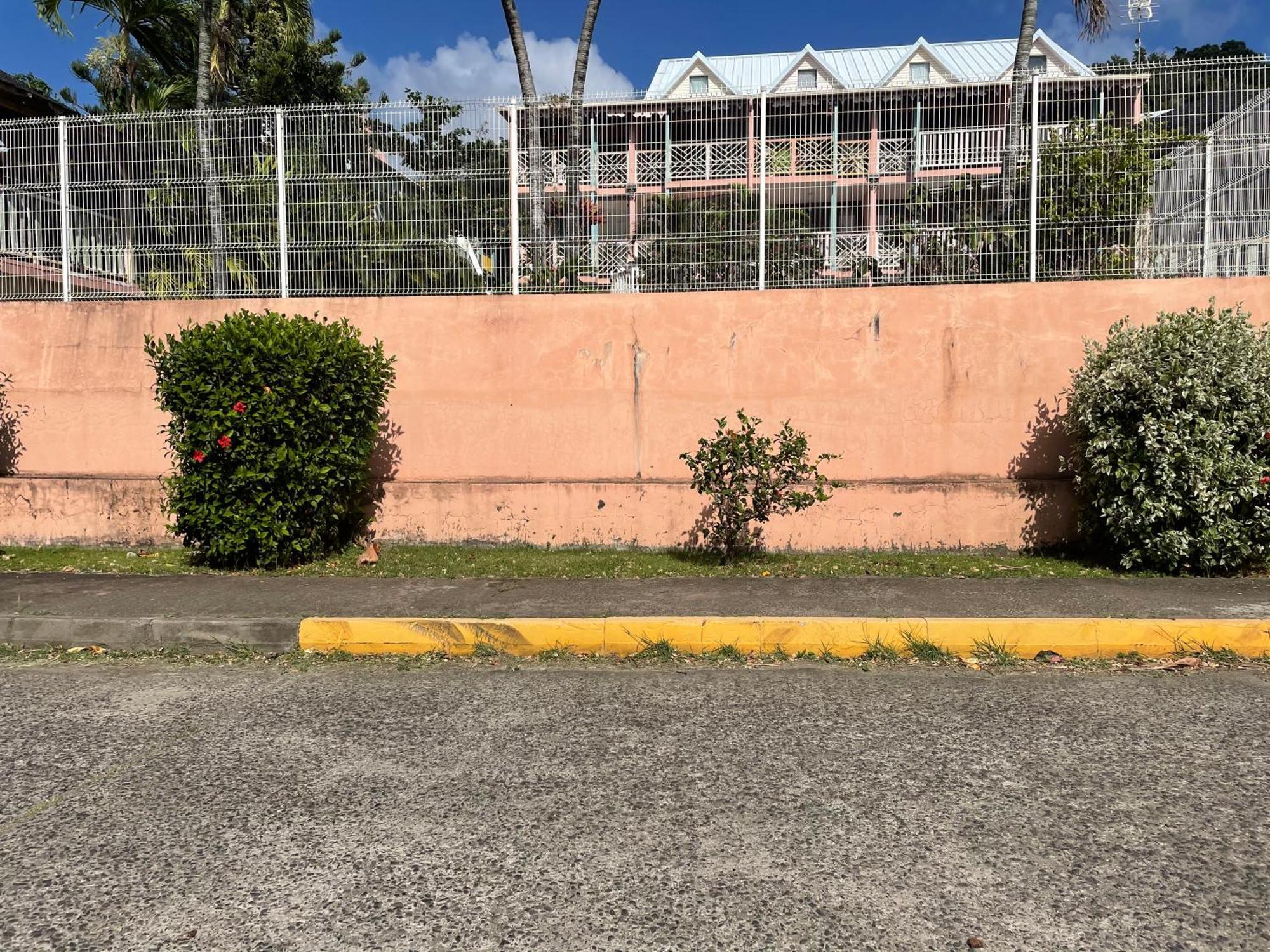 Appartement Piscine Proche Plage Sainte-Anne Esterno foto